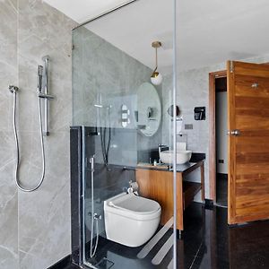 Deluxe Garden Jacuzzi Chalet